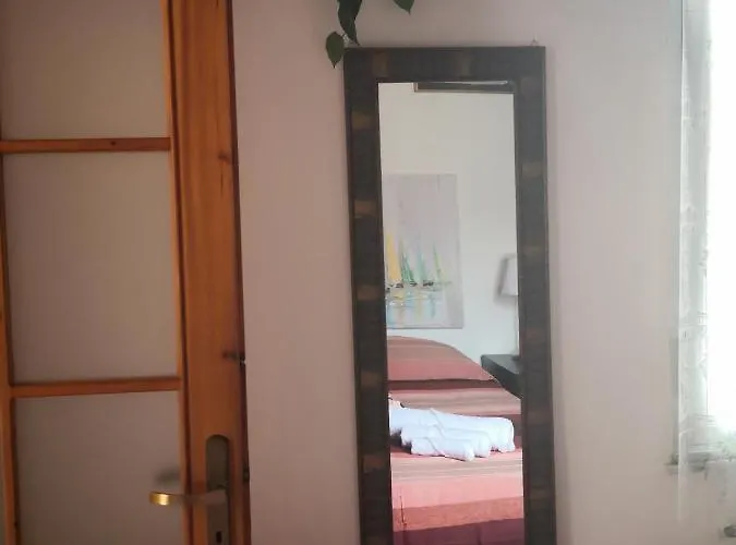 A Due Passi Dal Mare فاراتسي